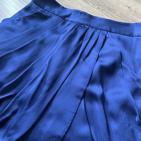 Club Monaco silk mini skirt - Picture 2 of 6